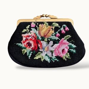 Vintage Embroidered Kiss-Lock Coin Purse
Approx. 5½” x 4”